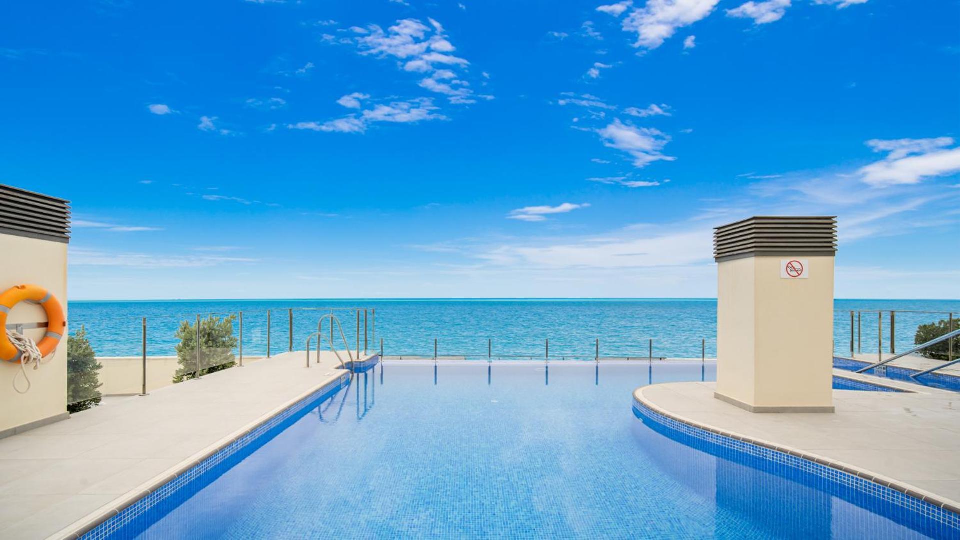 Cosmo Beach With Seaview Between Cancelada And 에스테포나 외부 사진